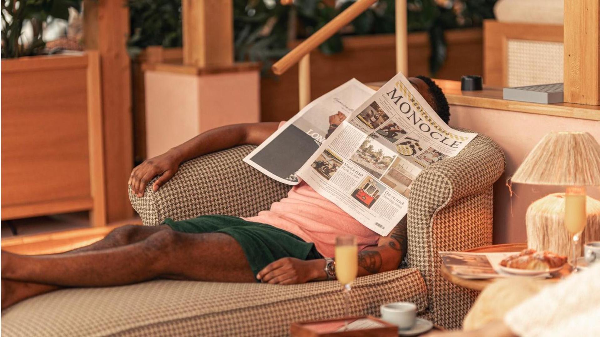 Jacyz Hotel Гьотеборг Екстериор снимка A man sleeping on a couch